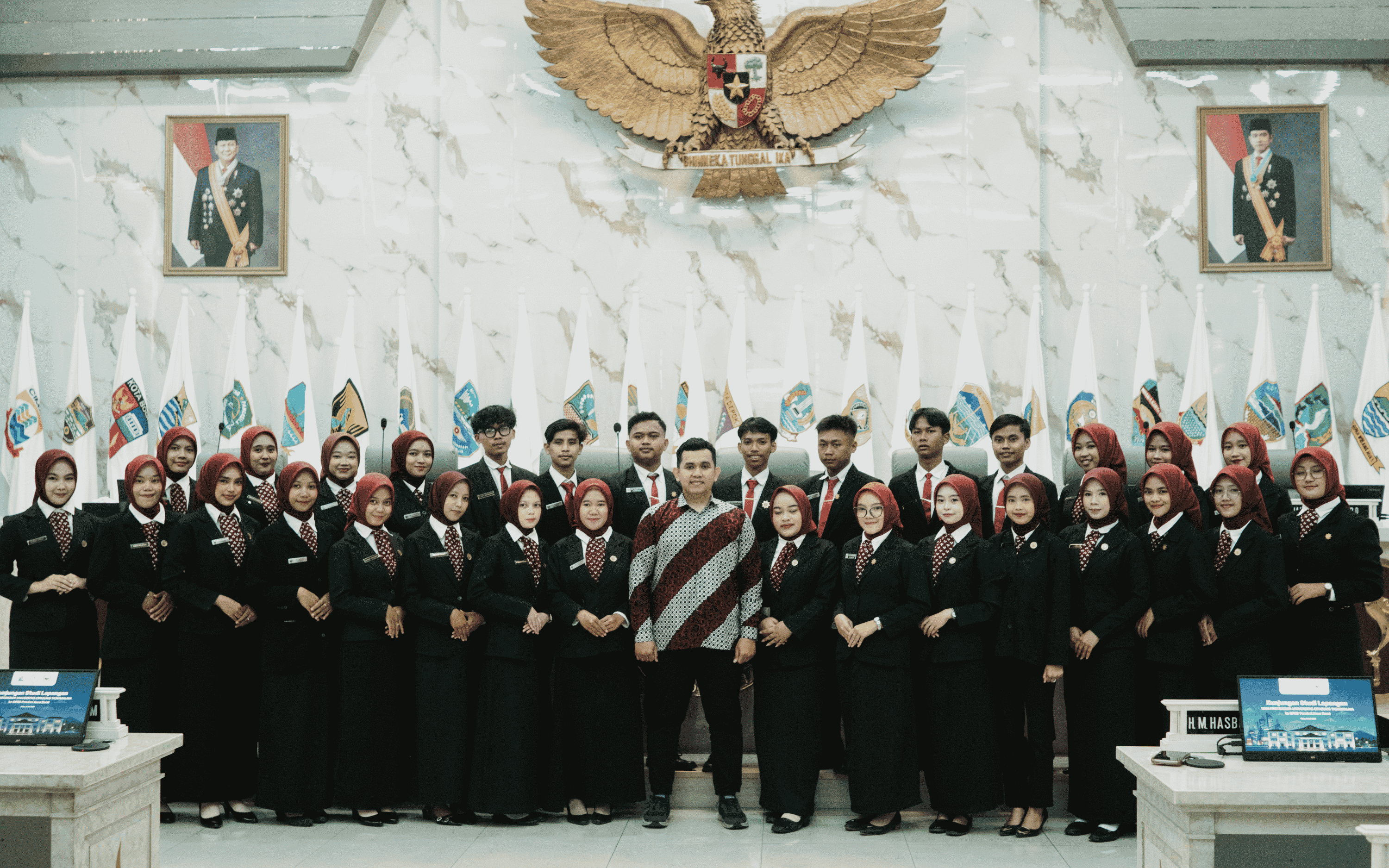 KORPS PROTOKOLER MAHASISWA UNIVERSITAS CIPASUNG SUKSES GELAR STUDY VISIT KE DPRD JABAR